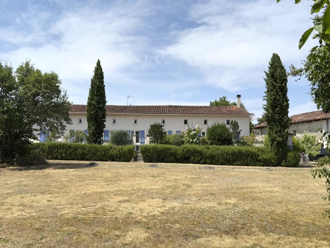 5 bedroom maison in Saint Romain, Charente, France