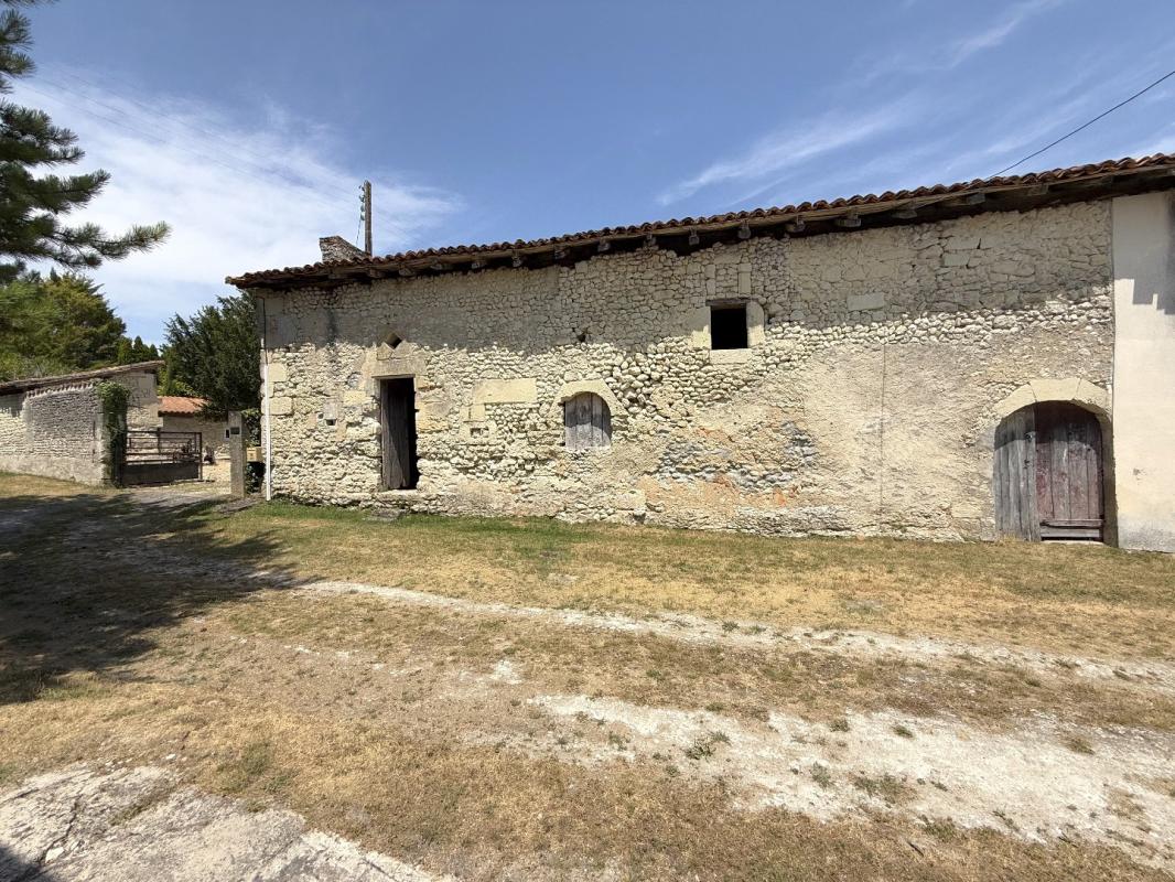 5 bedroom maison in Saint Romain, Charente, France
