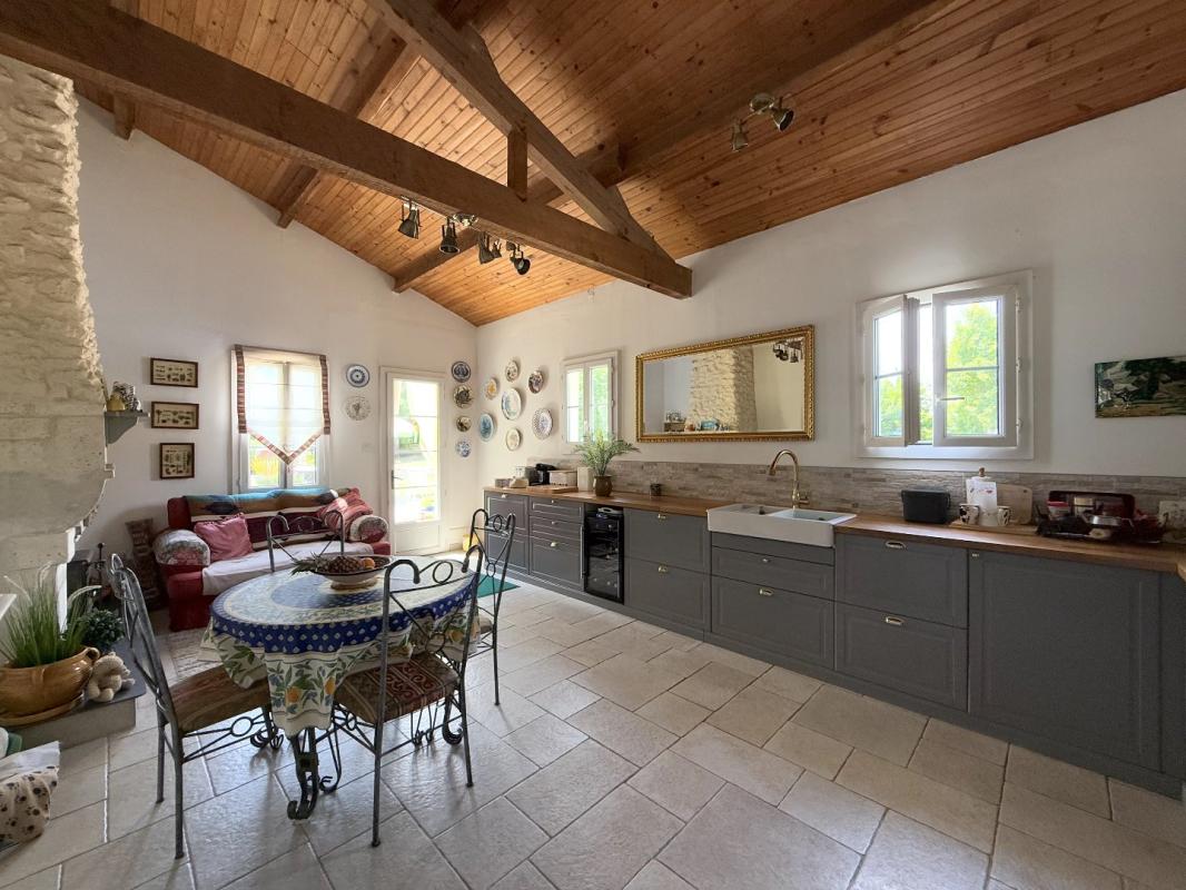 5 bedroom maison in Saint Romain, Charente, France