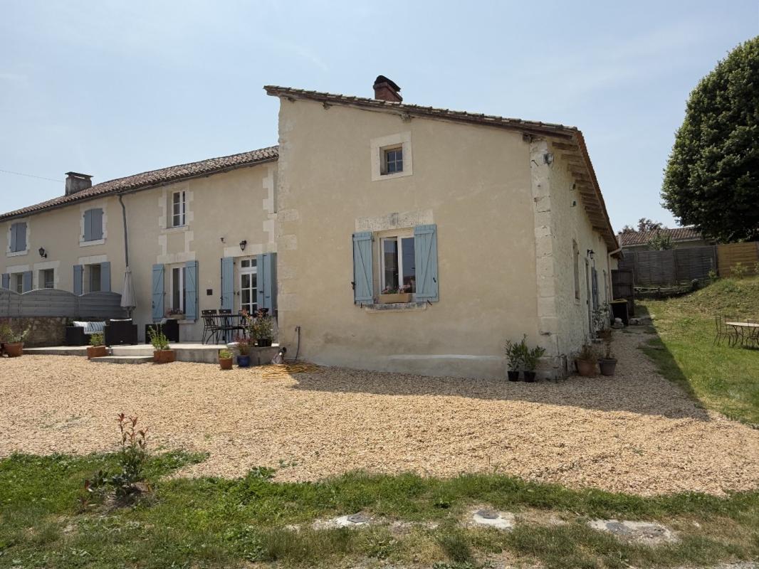 3 bedroom maison in Aubeterre Sur Dronne, Charente, France