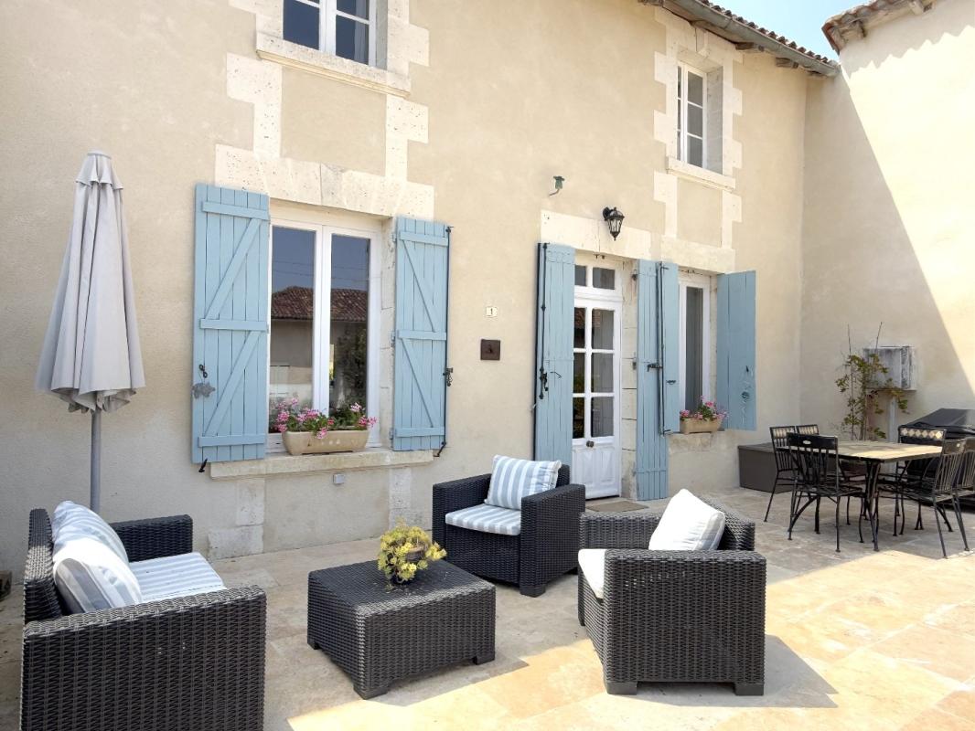 3 bedroom maison in Aubeterre Sur Dronne, Charente, France