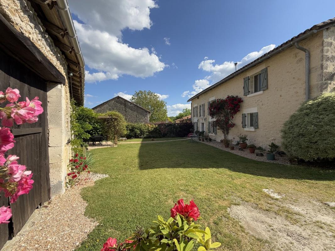 4 bedroom maison in Leguillac De Cercles, Dordogne, France