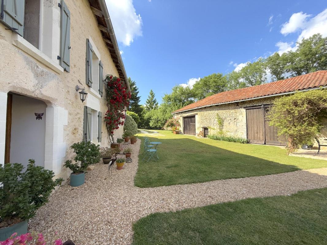 4 bedroom maison in Leguillac De Cercles, Dordogne, France