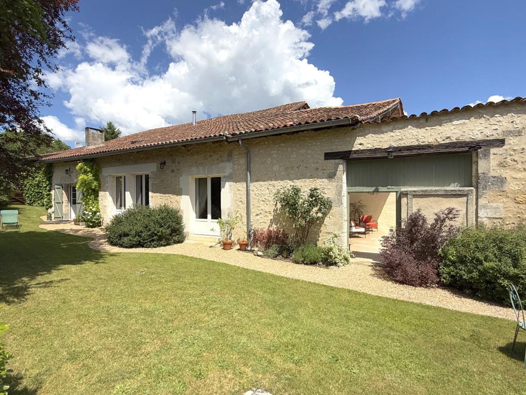 4 bedroom maison in Leguillac De Cercles, Dordogne, France