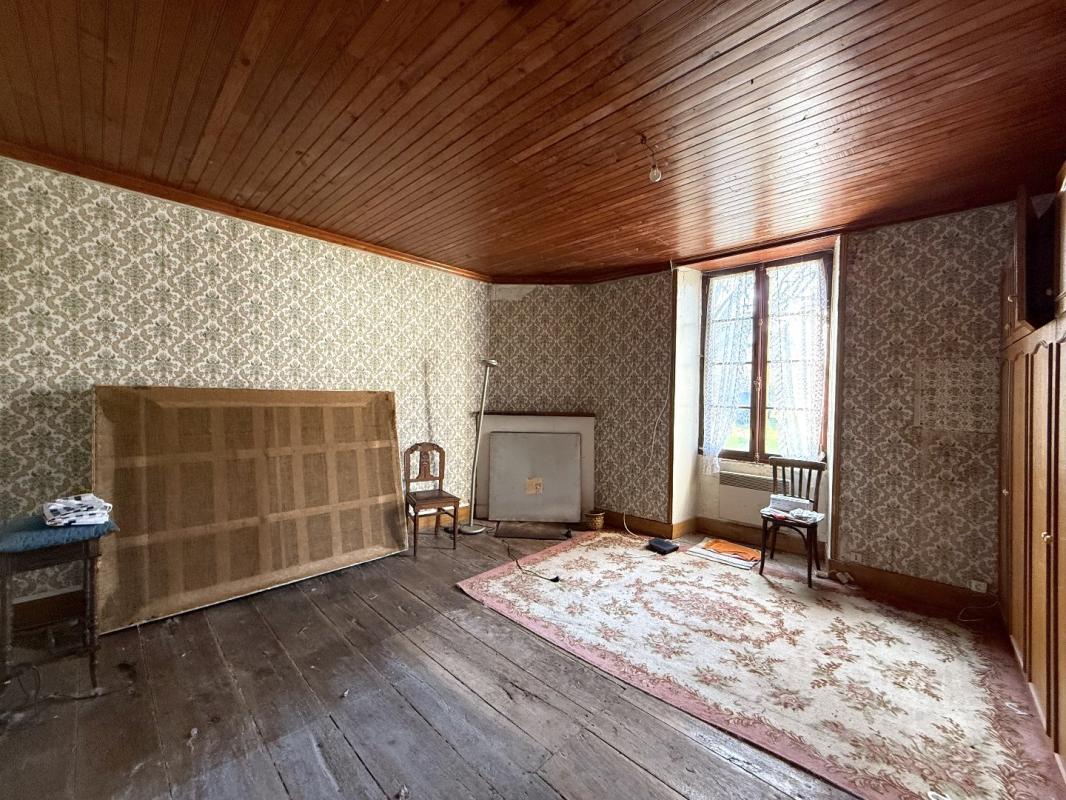 3 bedroom maison a renover in La Chapelle Gresignac, Dordogne, France