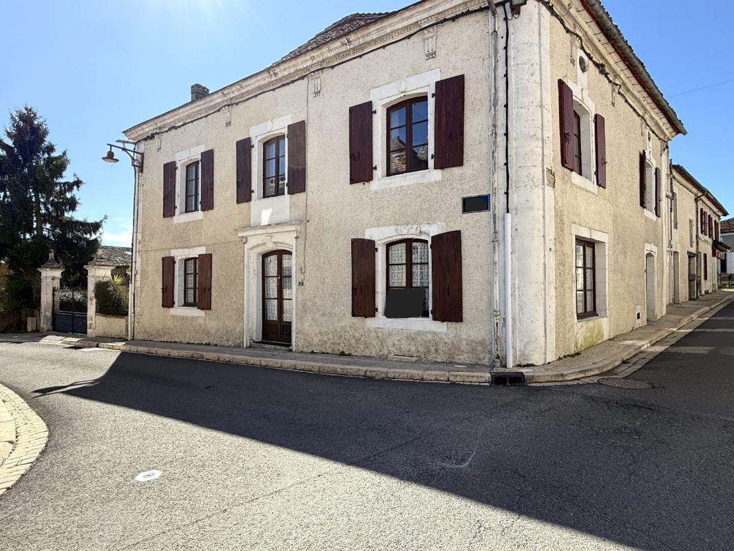 4 bedroom maison in Saint Severin, Charente, France