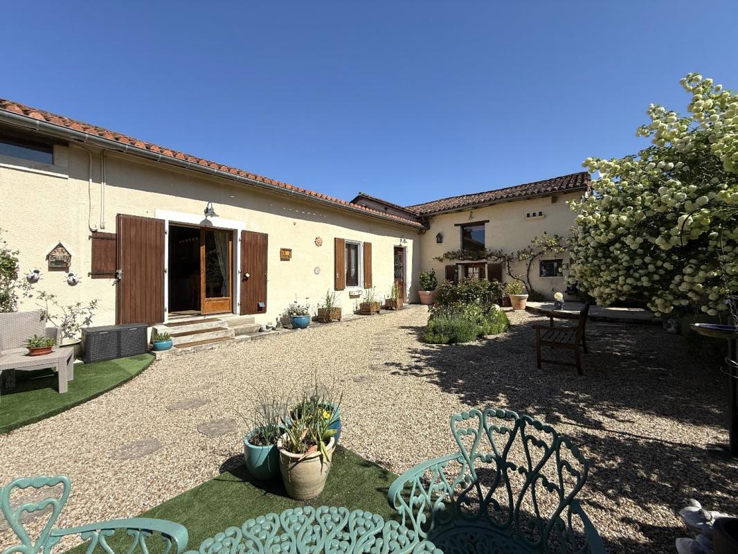 4 bedroom maison in Nanteuil Auriac De Bourzac, Dordogne, France