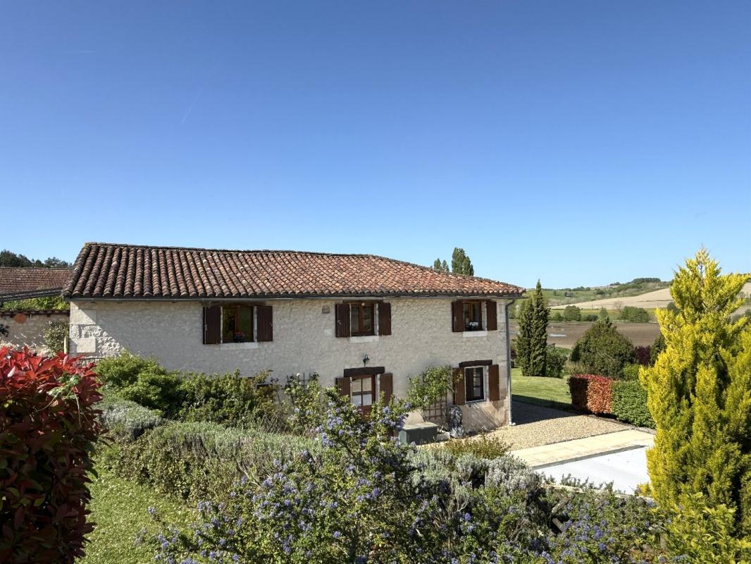 4 bedroom maison in Nanteuil Auriac De Bourzac, Dordogne, France