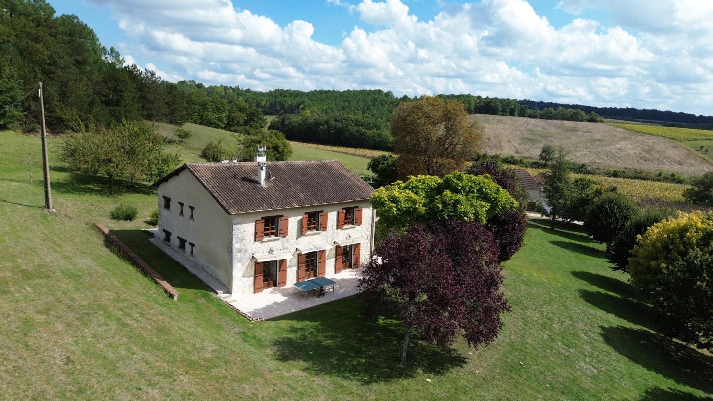 5 bedroom maison in Grand Brassac, Dordogne, France