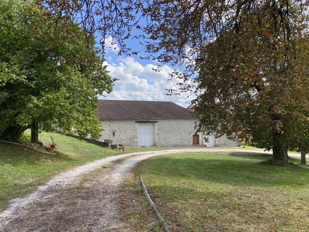 5 bedroom maison in Grand Brassac, Dordogne, France