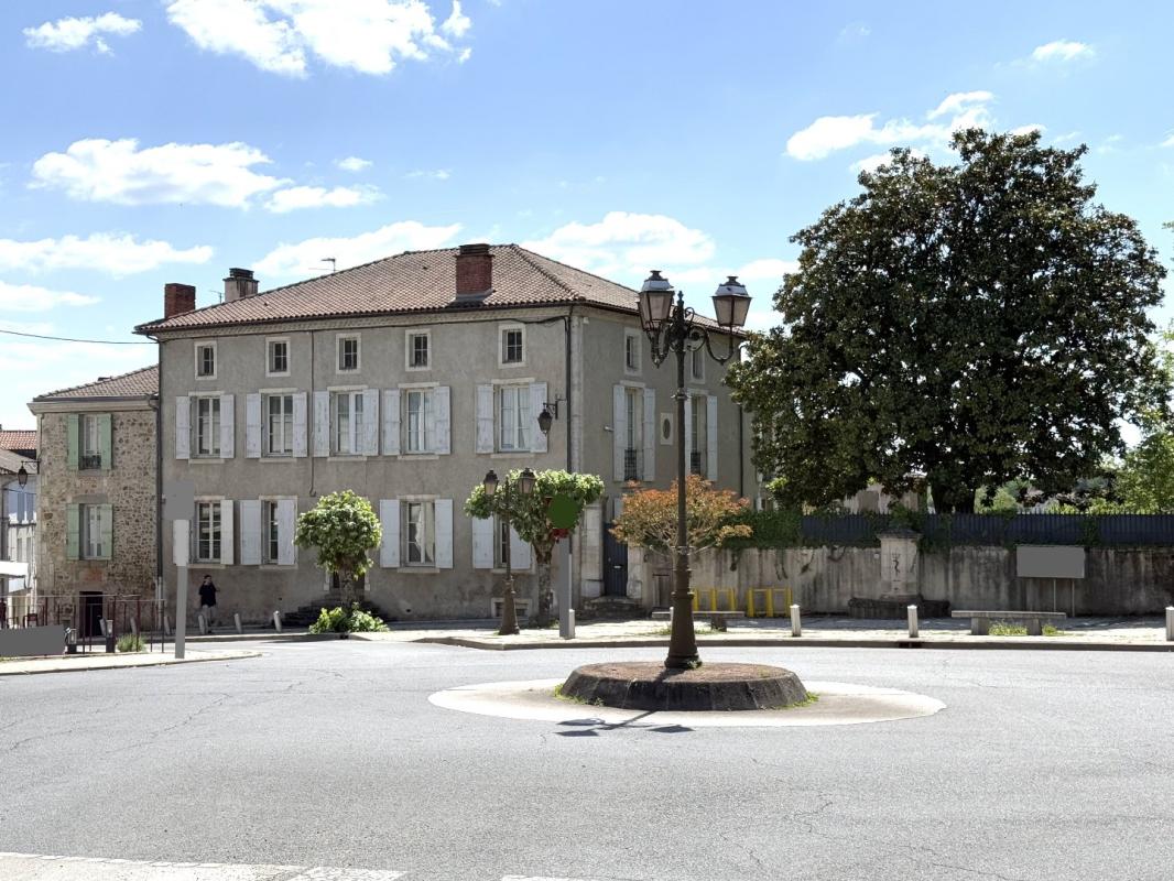 5 bedroom maison de maitre in Nontron, Dordogne, France