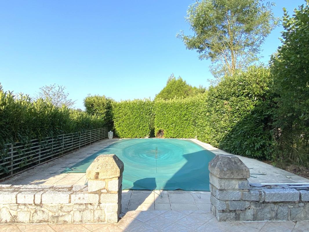 6 bedroom maison in Bussiere Badil, Dordogne, France