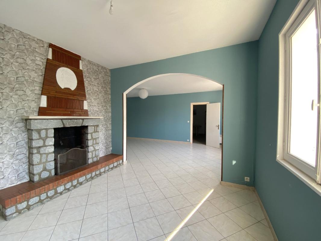 6 bedroom maison in Bussiere Badil, Dordogne, France