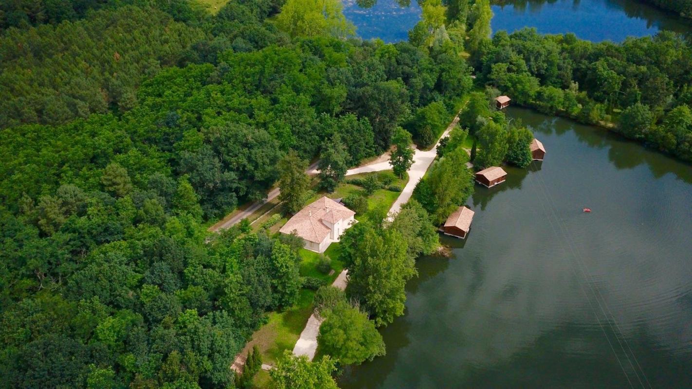 9 bedroom terrain in Sablons, Gironde, France