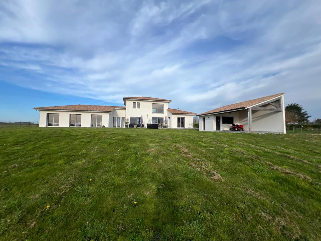 5 bedroom maison in Leguillac De L’auche, Dordogne, France