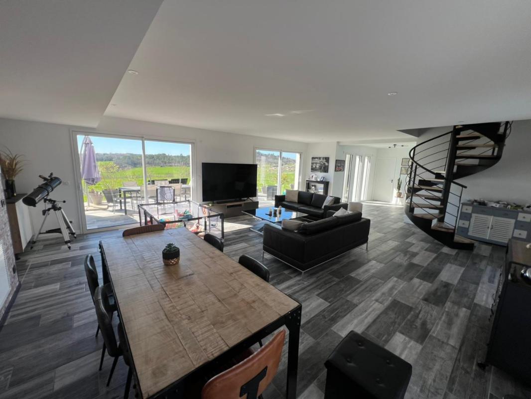 5 bedroom maison in Leguillac De L’auche, Dordogne, France