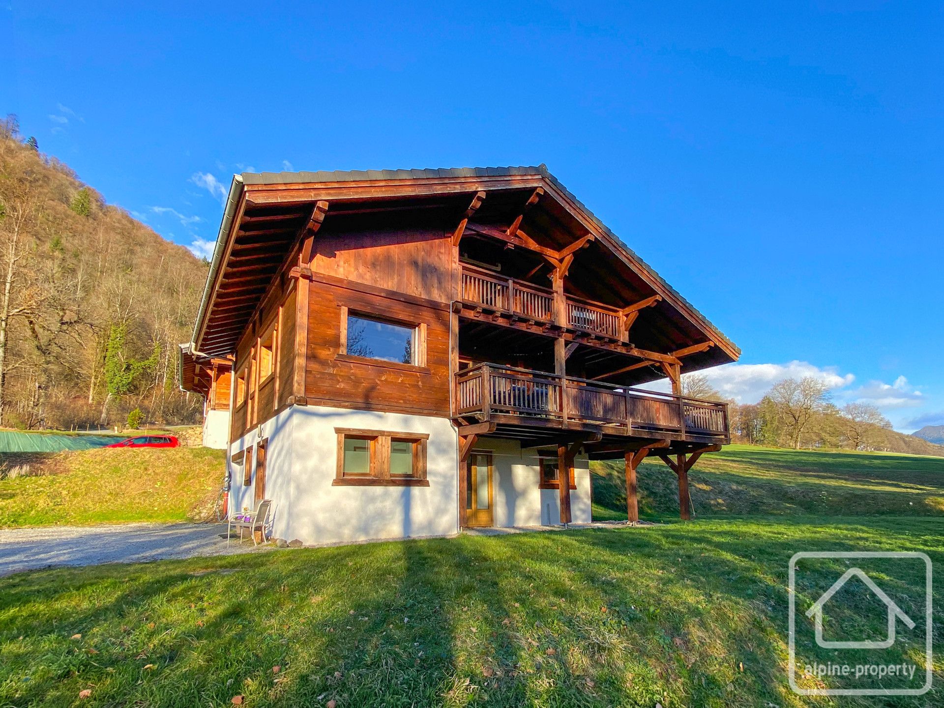 Four/five-bedroom, South-facing Chalet C.150 M² Of Habitable Space 10 Minutes Drive From Samoëns – BUCHE
