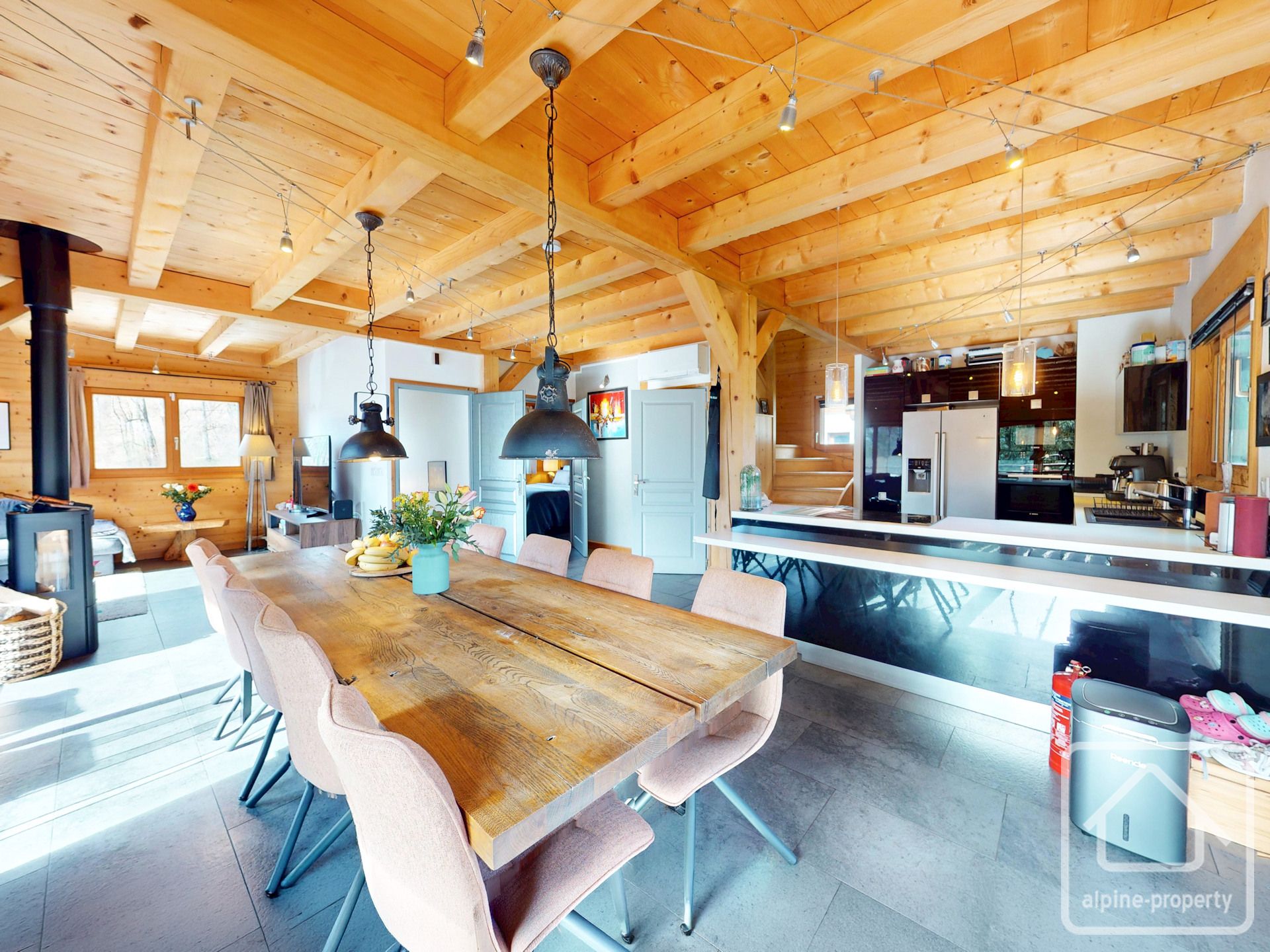 Four/five-bedroom, South-facing Chalet C.150 M² Of Habitable Space 10 Minutes Drive From Samoëns – BUCHE