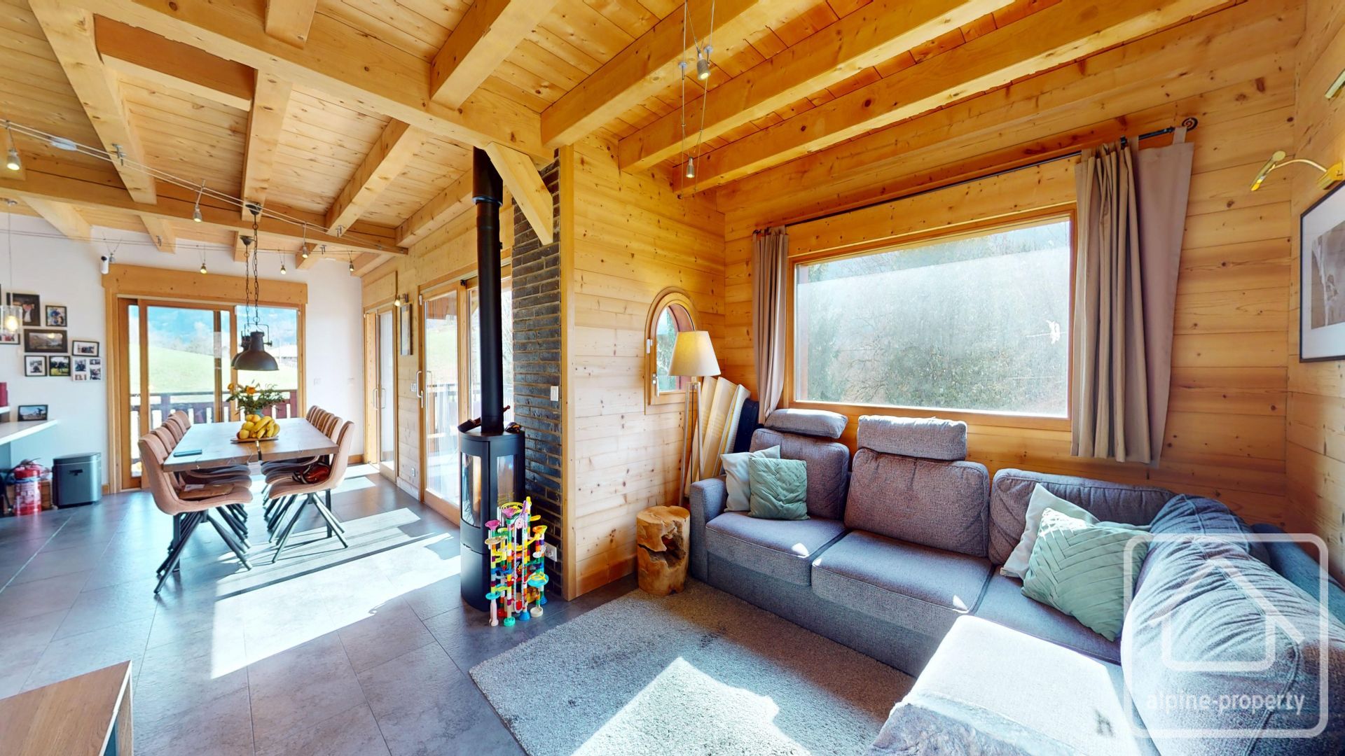 Four/five-bedroom, South-facing Chalet C.150 M² Of Habitable Space 10 Minutes Drive From Samoëns – BUCHE