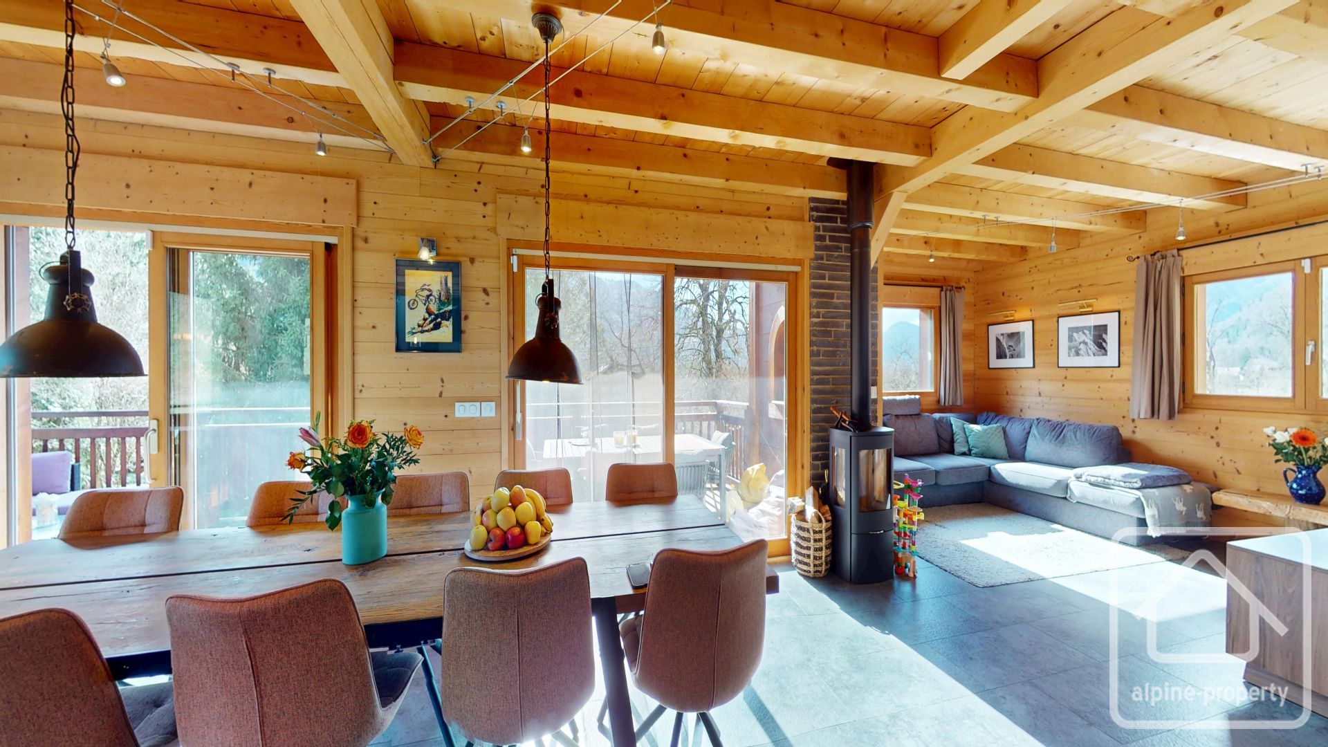 Four/five-bedroom, South-facing Chalet C.150 M² Of Habitable Space 10 Minutes Drive From Samoëns – BUCHE
