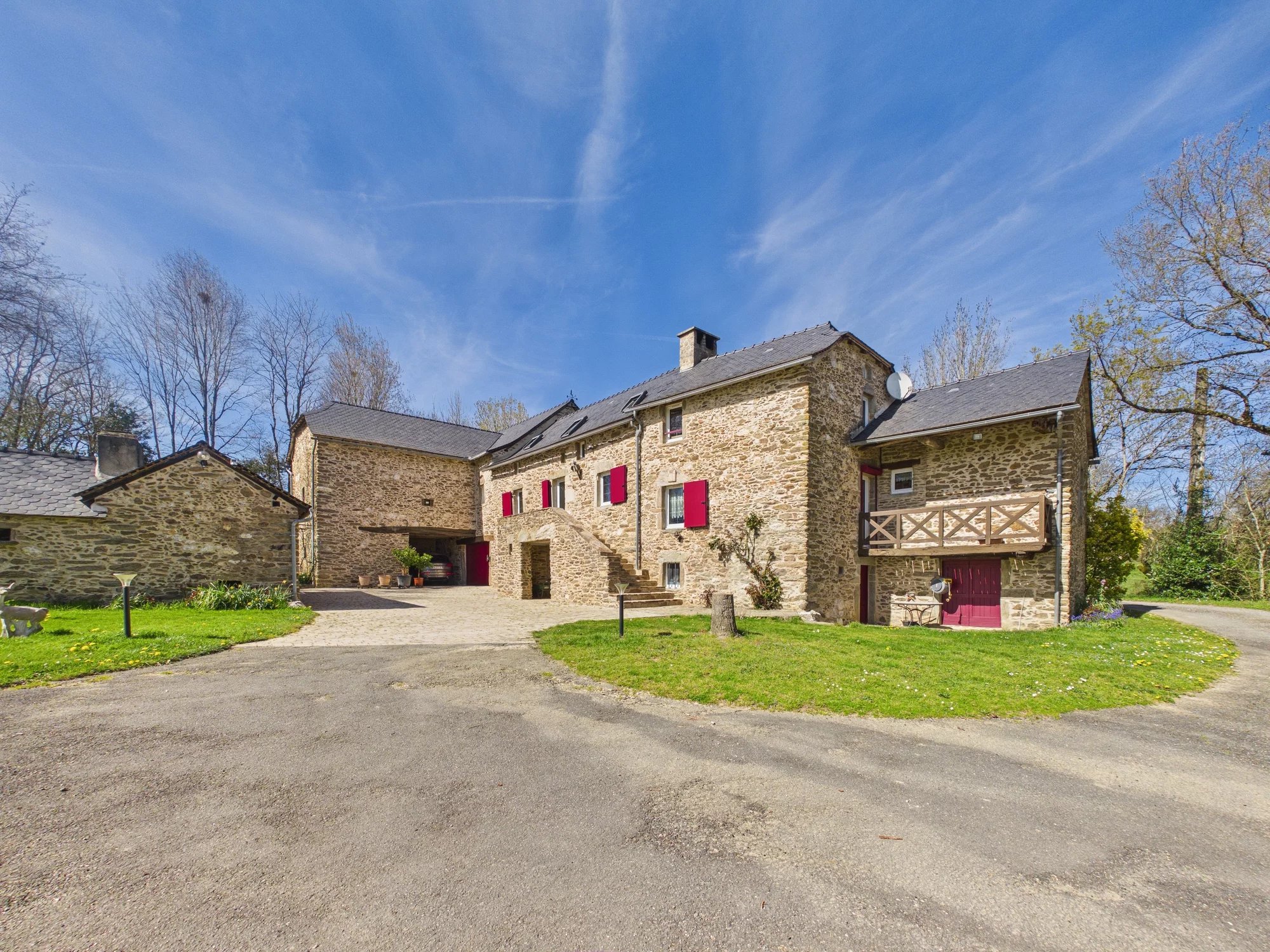 Equestrian property for sale in La Salvetat-Peyralès, with 6 hectares of land, horse stables and stone house., Midi-Pyrénées – France – BVI72955