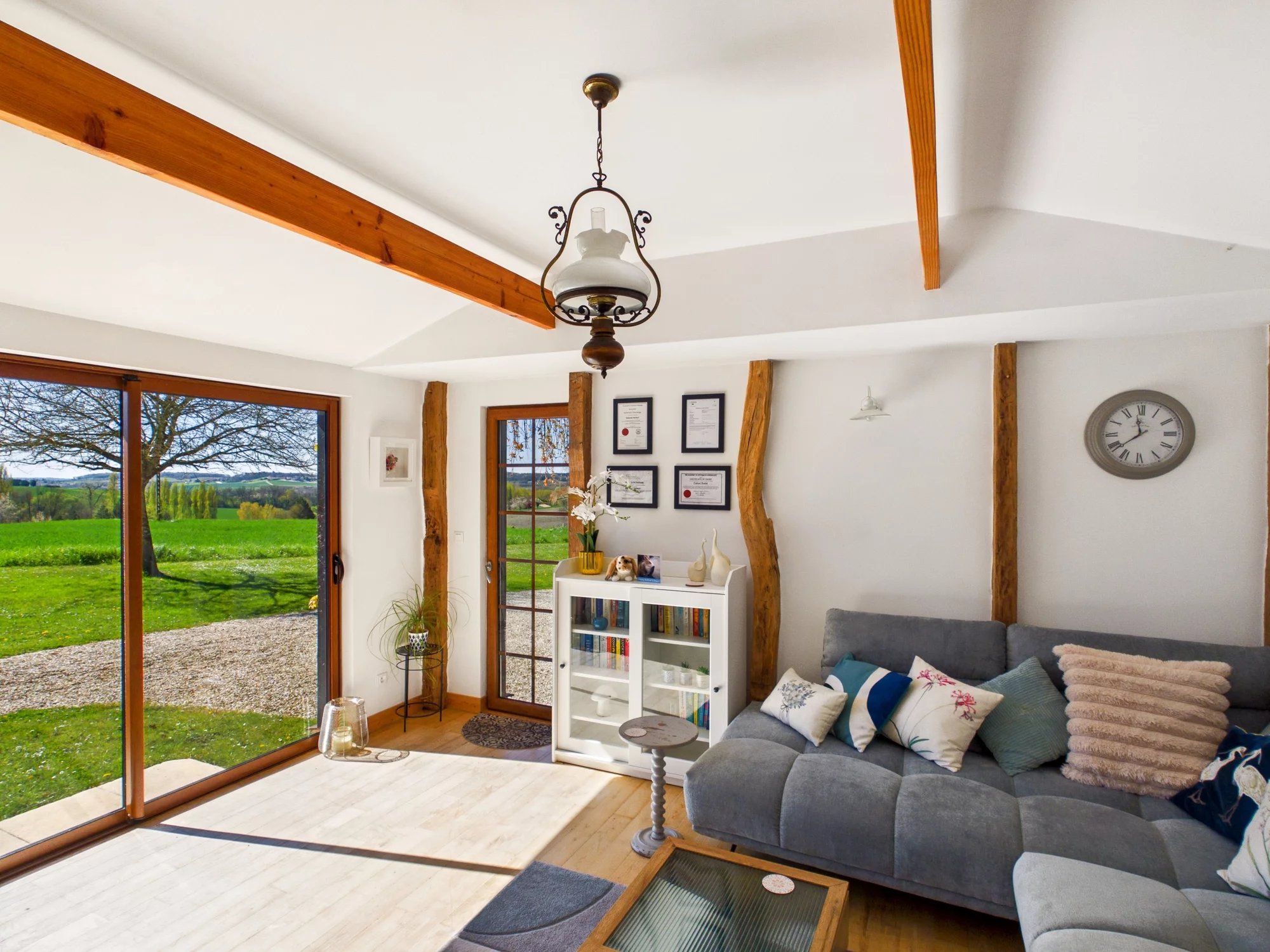 Charming barn conversion with panoramic countryside views, Poitou-Charentes – France – BVI82487