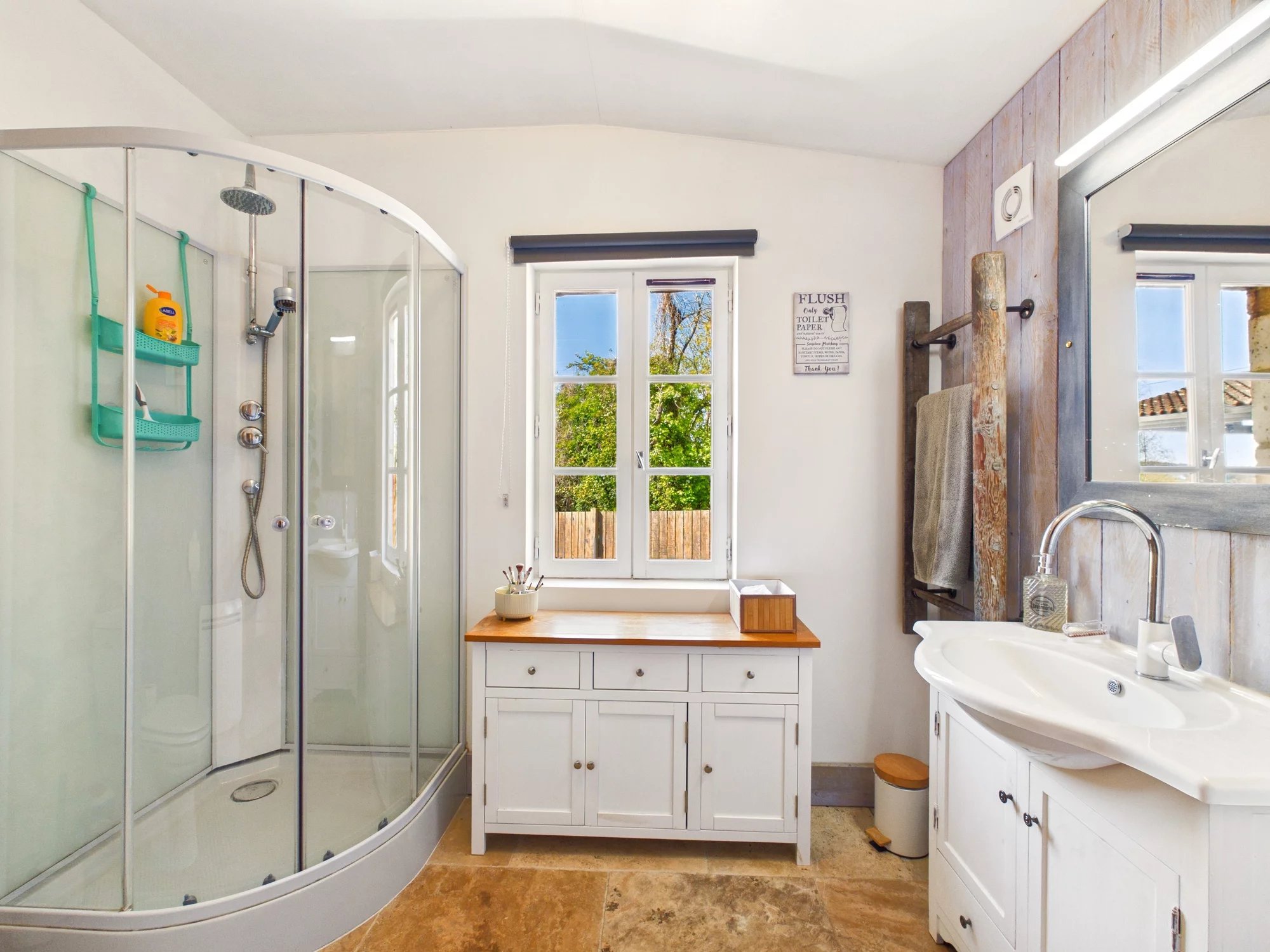 Charming barn conversion with panoramic countryside views, Poitou-Charentes – France – BVI82487