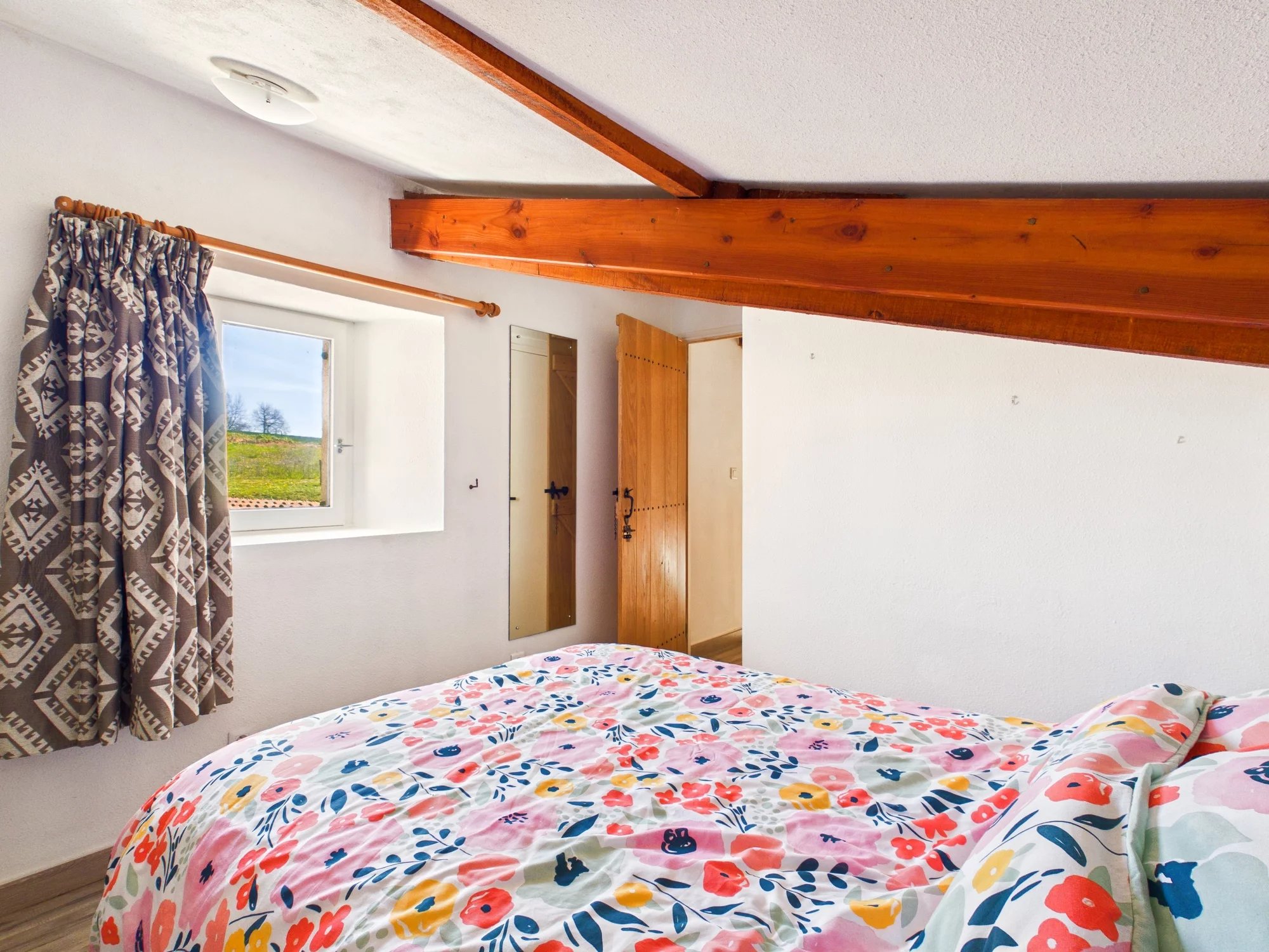 Charming barn conversion with panoramic countryside views, Poitou-Charentes – France – BVI82487