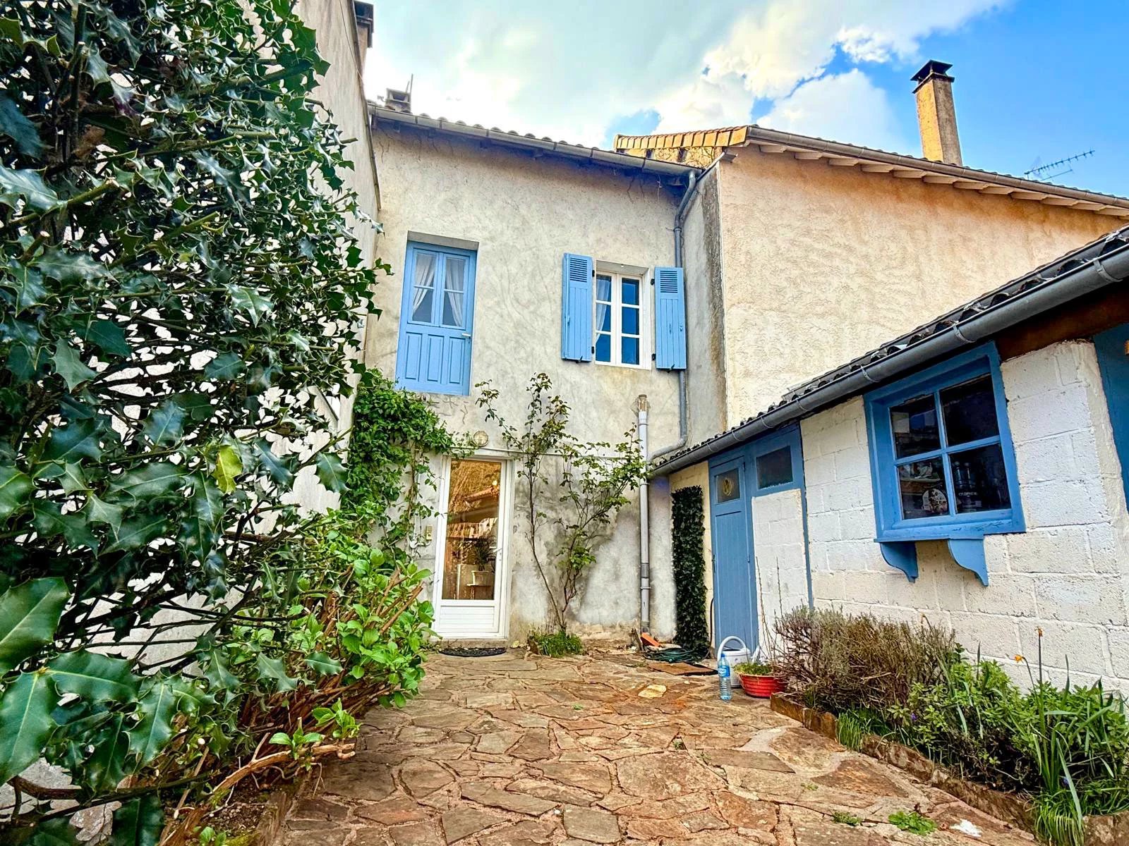 Charming village house with pretty garden in a popular village with amenities, Aquitaine – France – BVI85032