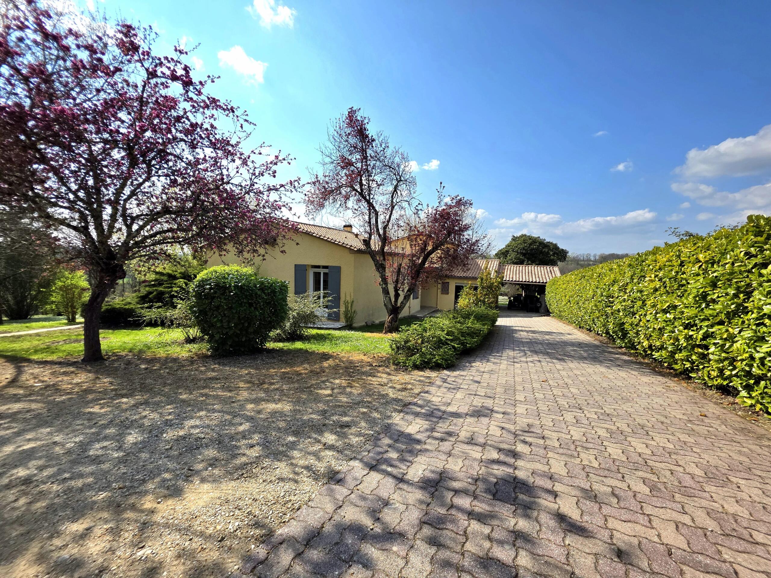 House and pool, set in a calm wooded environment near to Eymet, Aquitaine – France – BVI80154