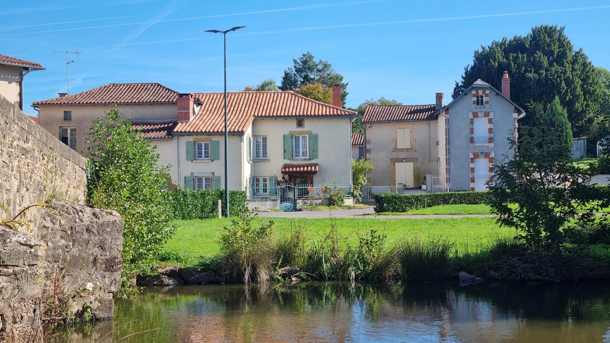 Charming village property, Poitou-Charentes – France – BVI84858