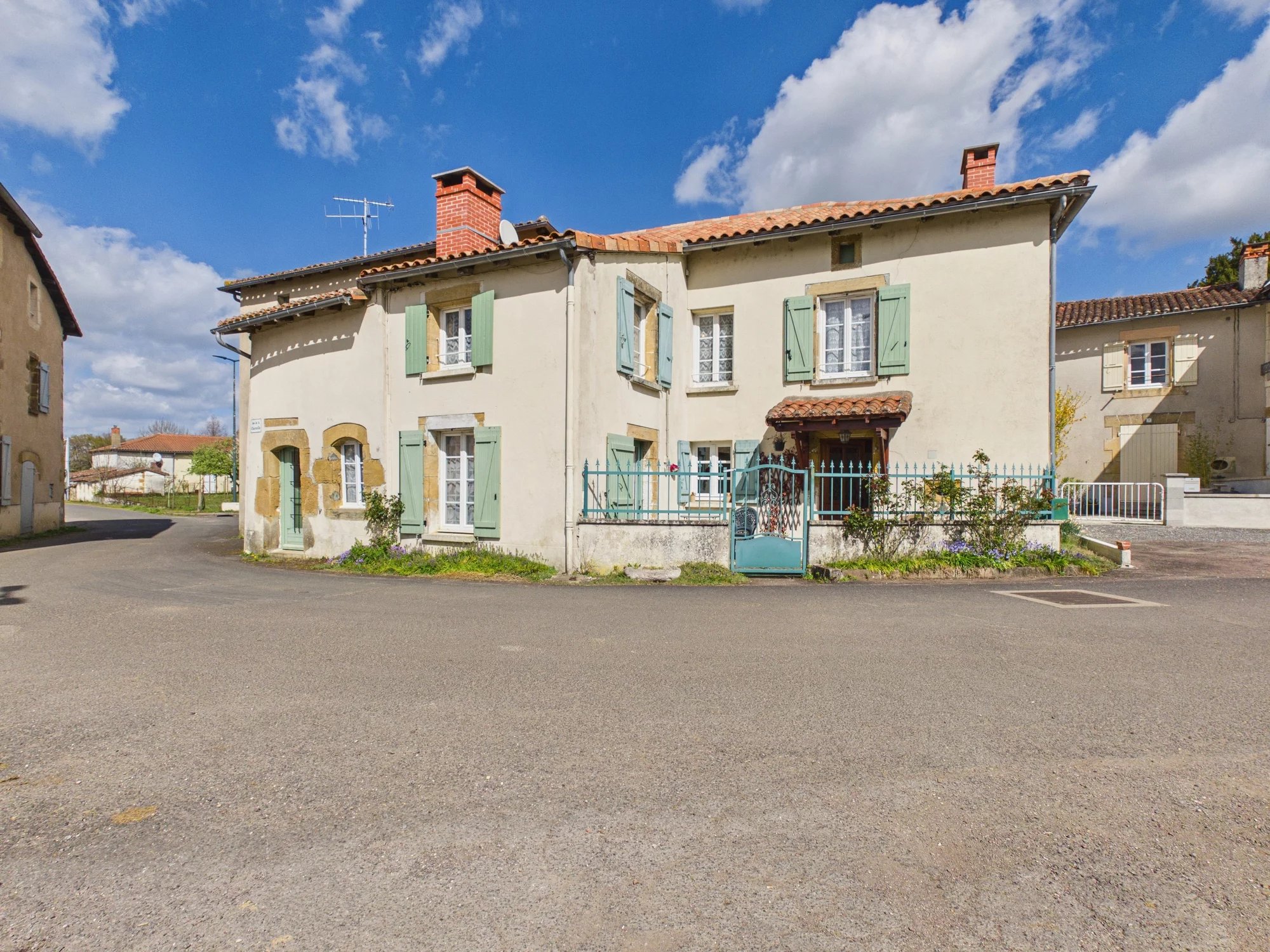 Charming village property, Poitou-Charentes – France – BVI84858