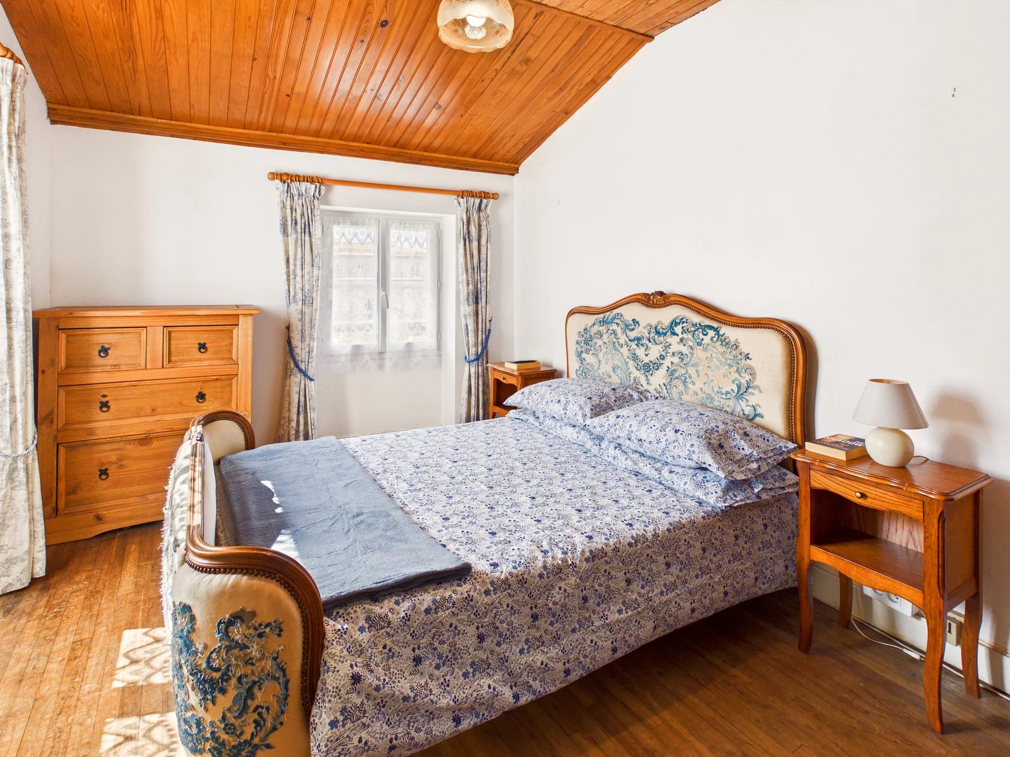 Charming village property, Poitou-Charentes – France – BVI84858