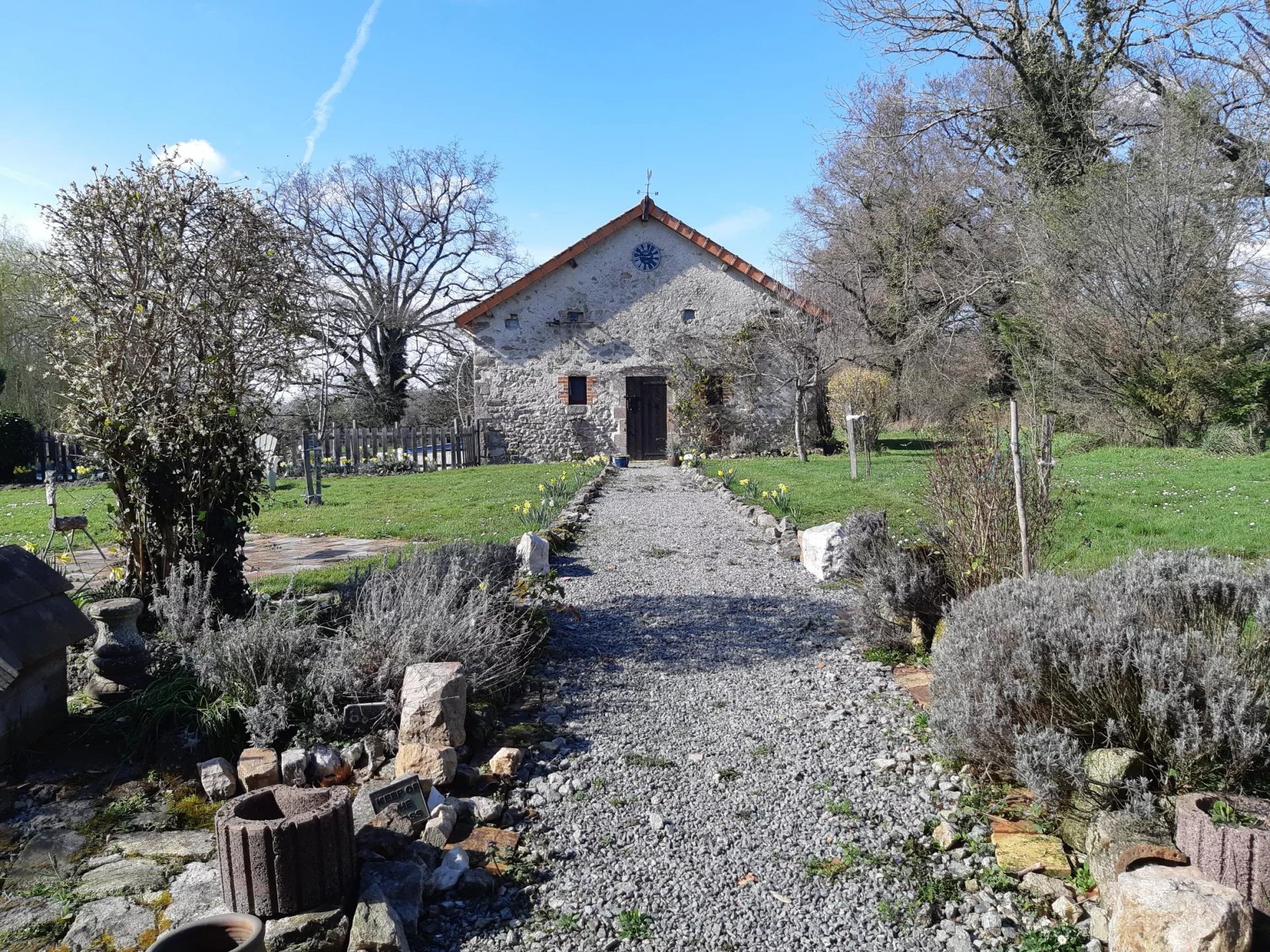 Turn of the century farmhouse, 76m frontage, numerous outbuildings, lovely in ground pool and business opportunity, Limousin – France – BVI61000