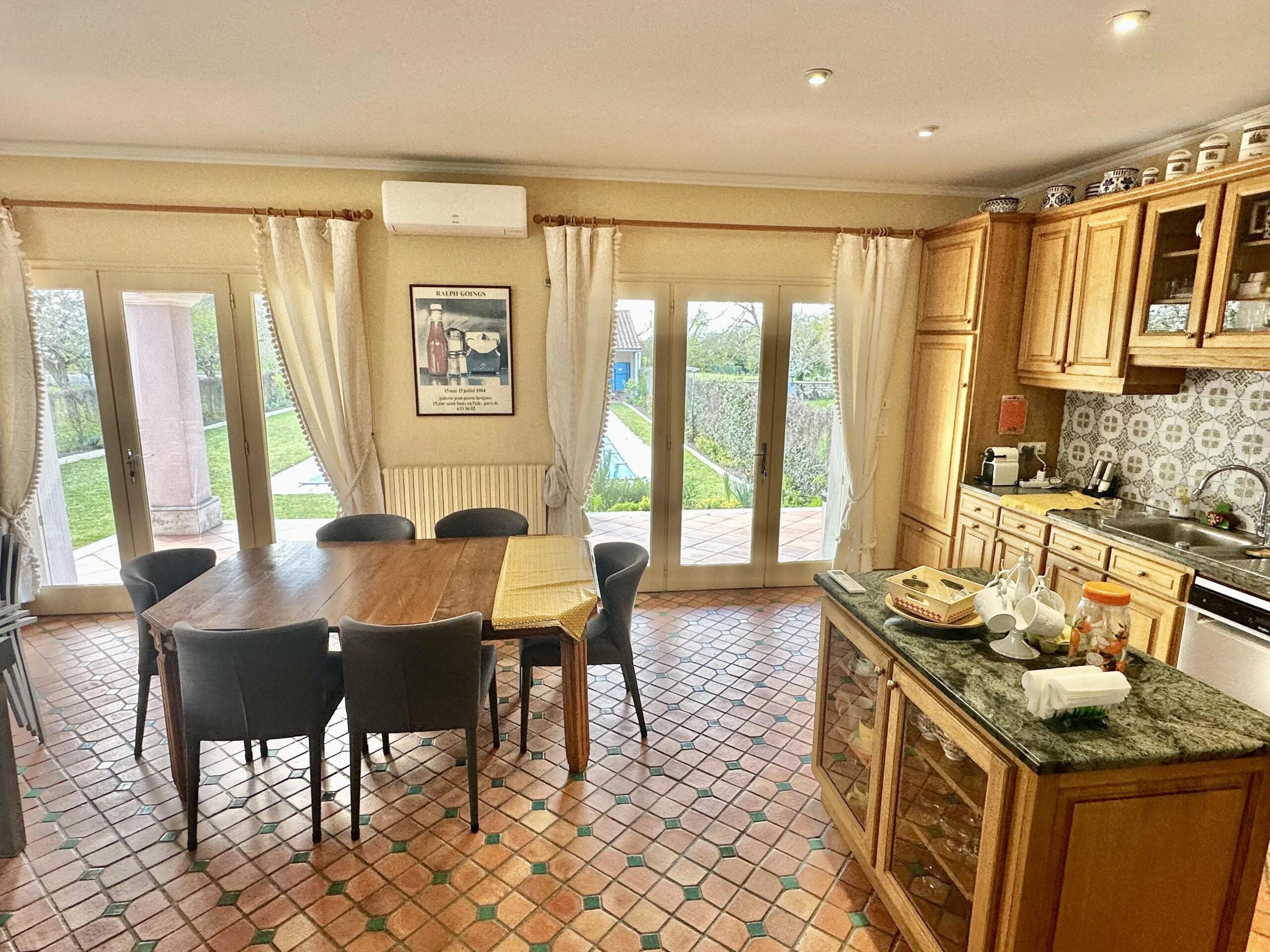 Superbe maison rénovée avec piscine, à proximité de Mansle, Aquitaine – France – BVI85015