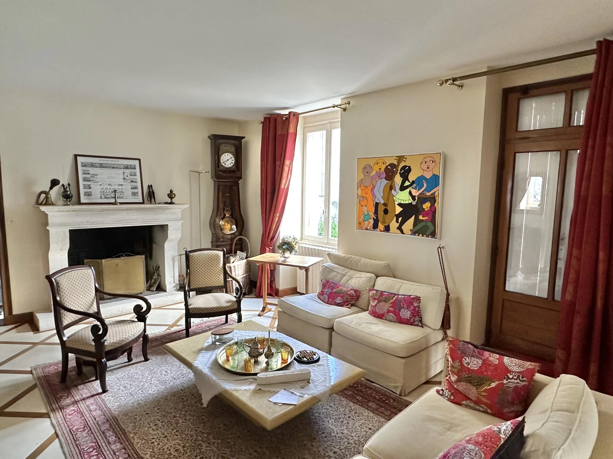 Superbe maison rénovée avec piscine, à proximité de Mansle, Aquitaine – France – BVI85015