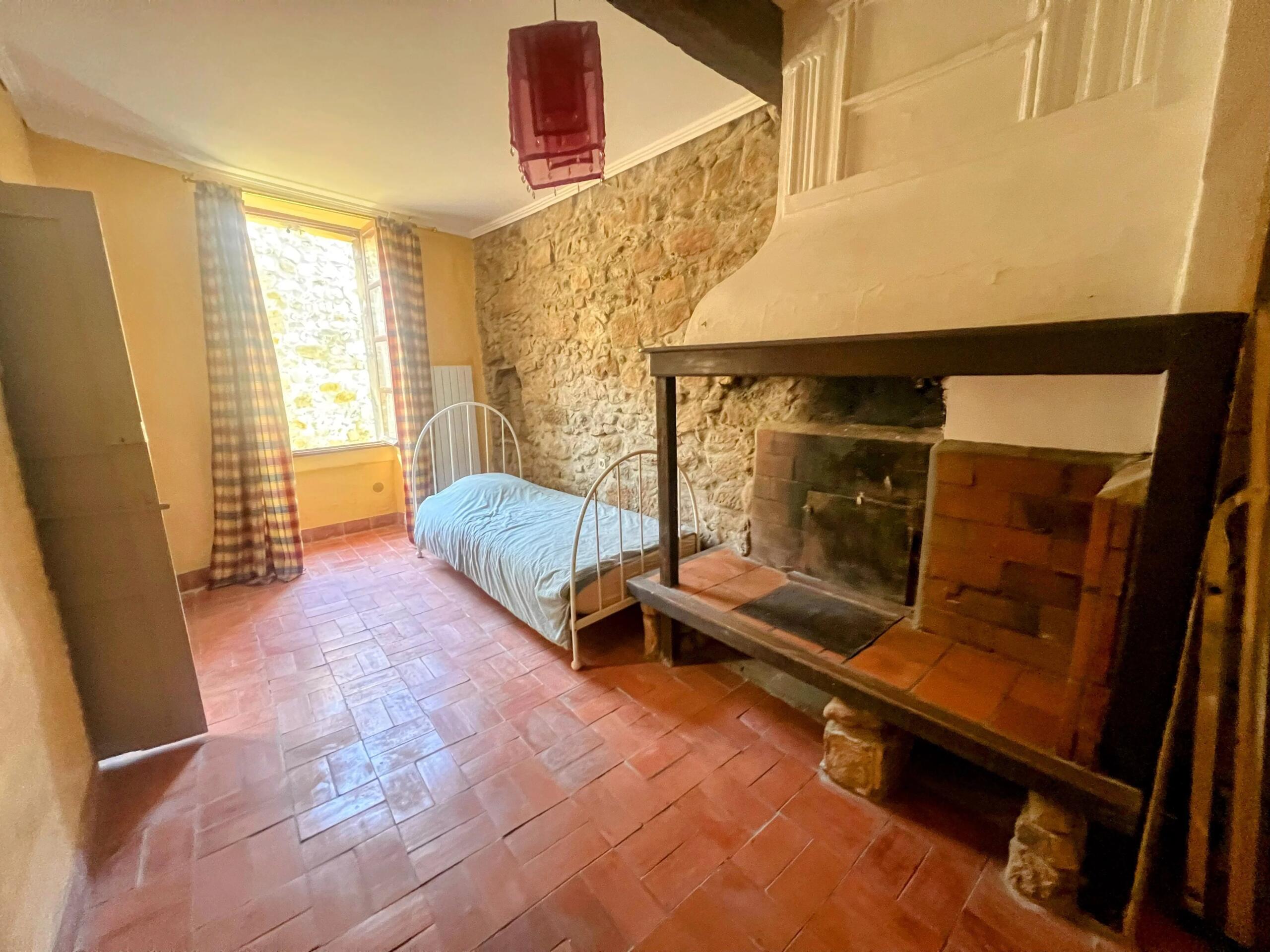 Near Limoux Charming Historic Property with Commercial Potential in a Picturesque Medieval Village, Languedoc-Roussillon – France – BVI84524