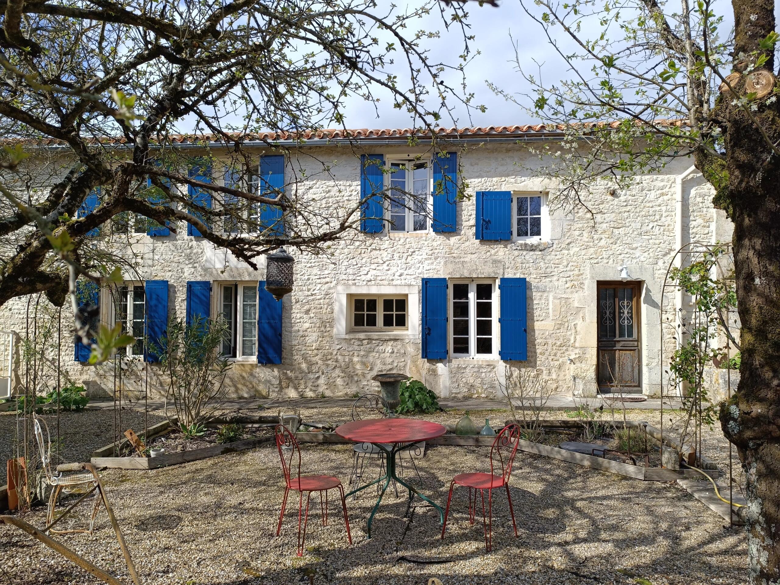 Traditional charentaise close to Surgères & Saint Jean d’Angely, Poitou-Charentes – France – BVI84590