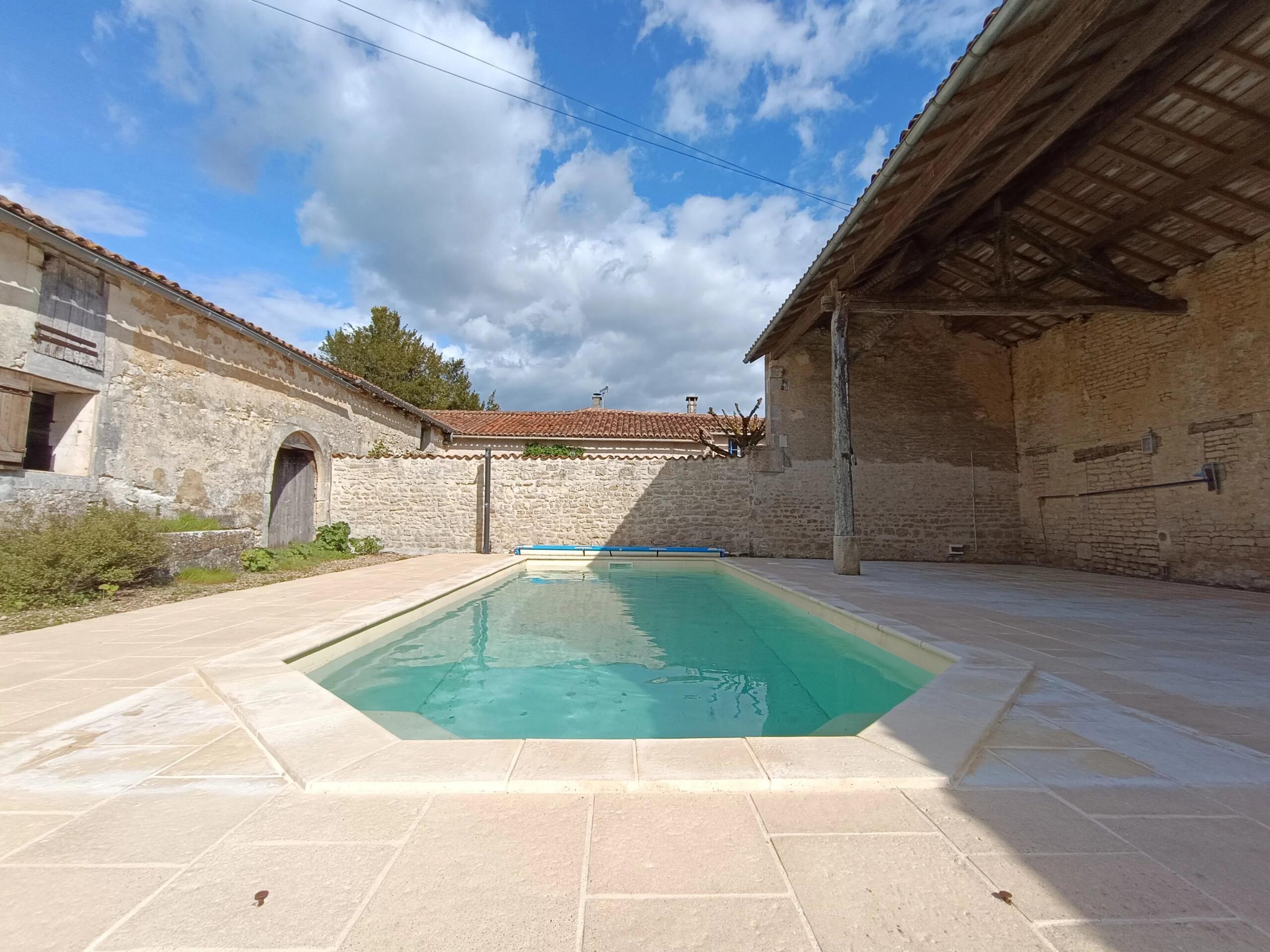 Traditional charentaise close to Surgères & Saint Jean d’Angely, Poitou-Charentes – France – BVI84590