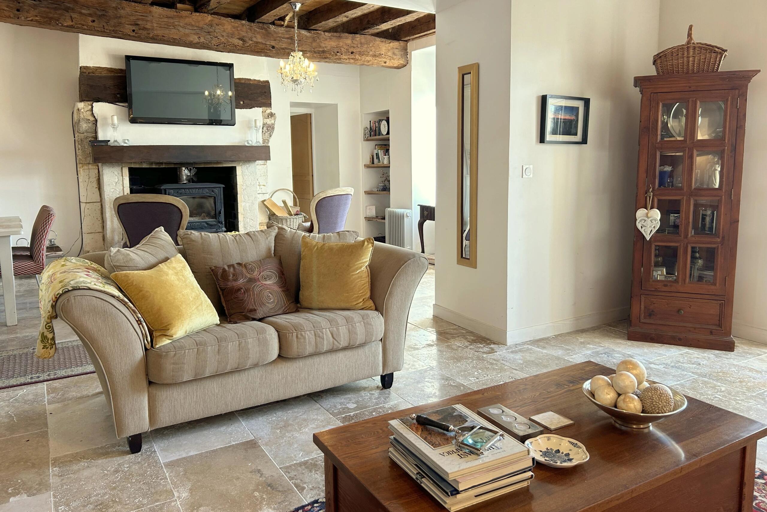 Renovated 3-4 bed character property, Poitou-Charentes – France – BVI85021