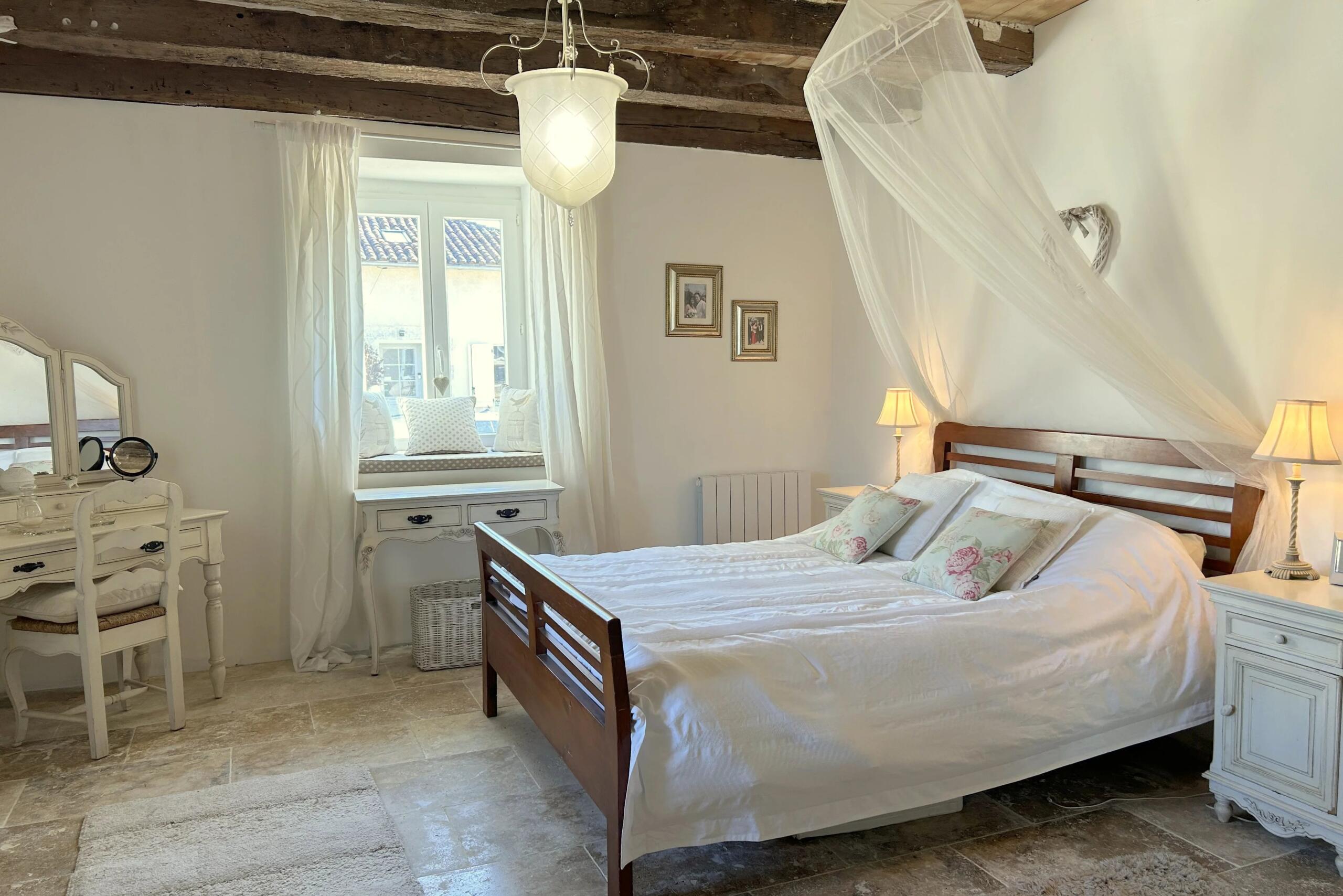 Renovated 3-4 bed character property, Poitou-Charentes – France – BVI85021