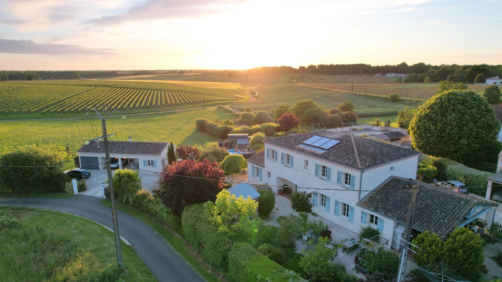 Elegant Energy Efficient Home with Panoramic Vineyard Views, Guest Suites & plunge pool, Poitou-Charentes – France – BVI84500