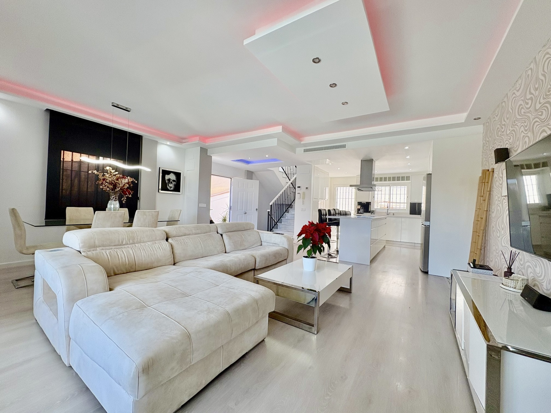 6 bedroom Semi Detached House in Marbella, Malaga, Spain – 428-05366P