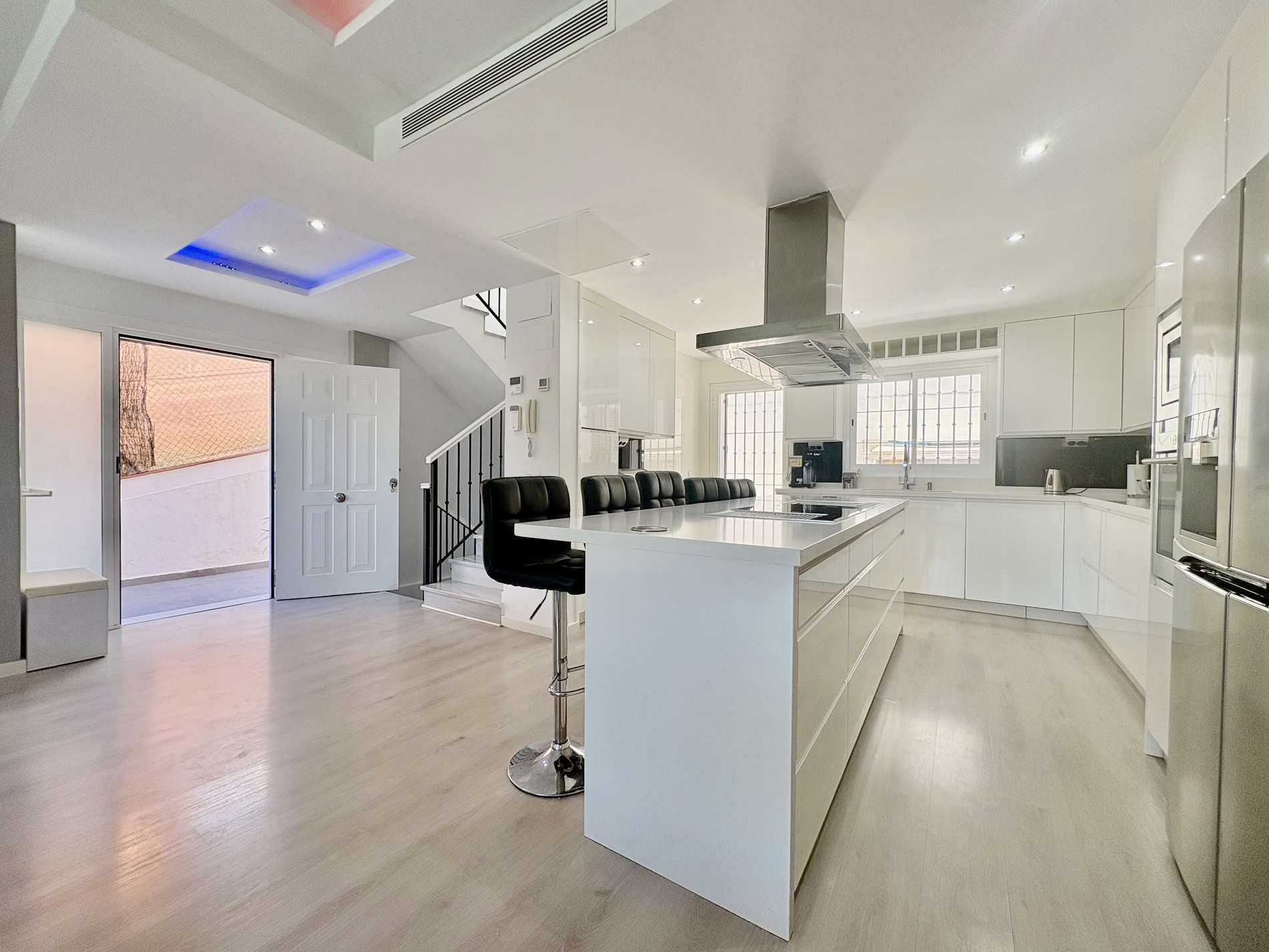 6 bedroom Semi Detached House in Marbella, Malaga, Spain – 428-05366P