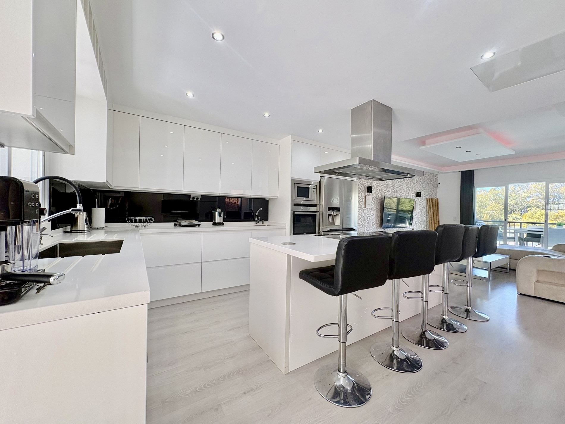 6 bedroom Semi Detached House in Marbella, Malaga, Spain – 428-05366P