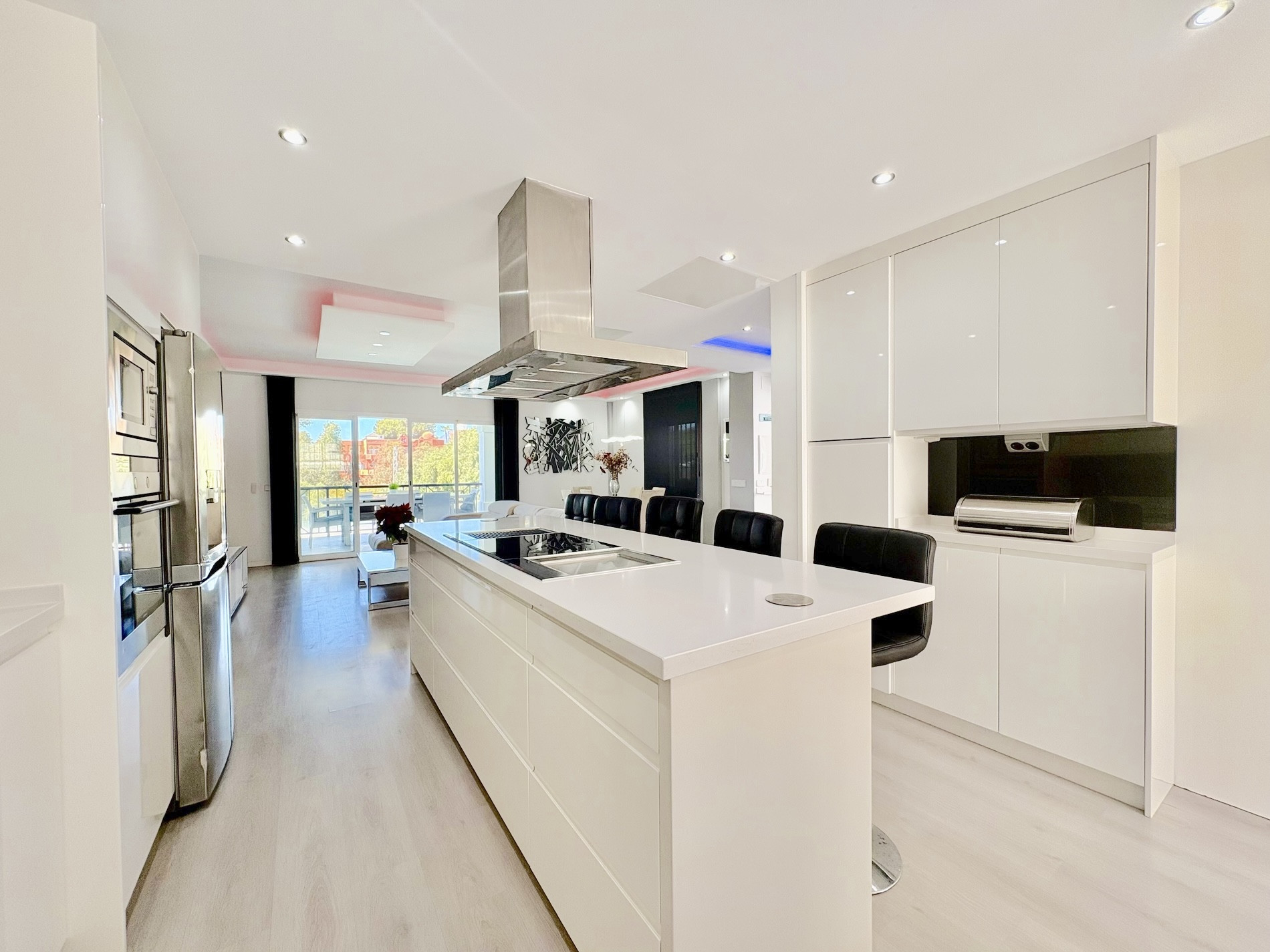 6 bedroom Semi Detached House in Marbella, Malaga, Spain – 428-05366P