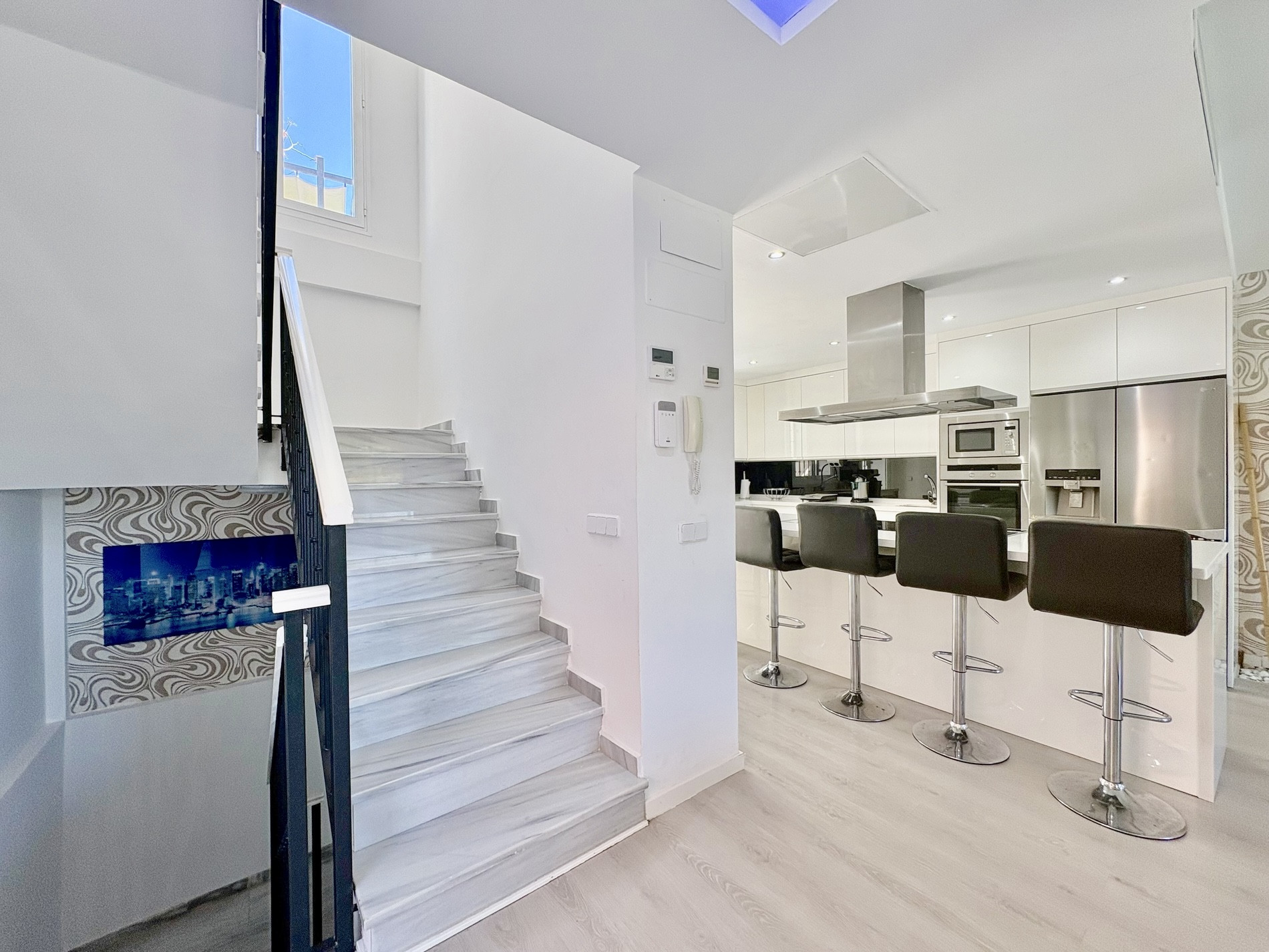 6 bedroom Semi Detached House in Marbella, Malaga, Spain – 428-05366P