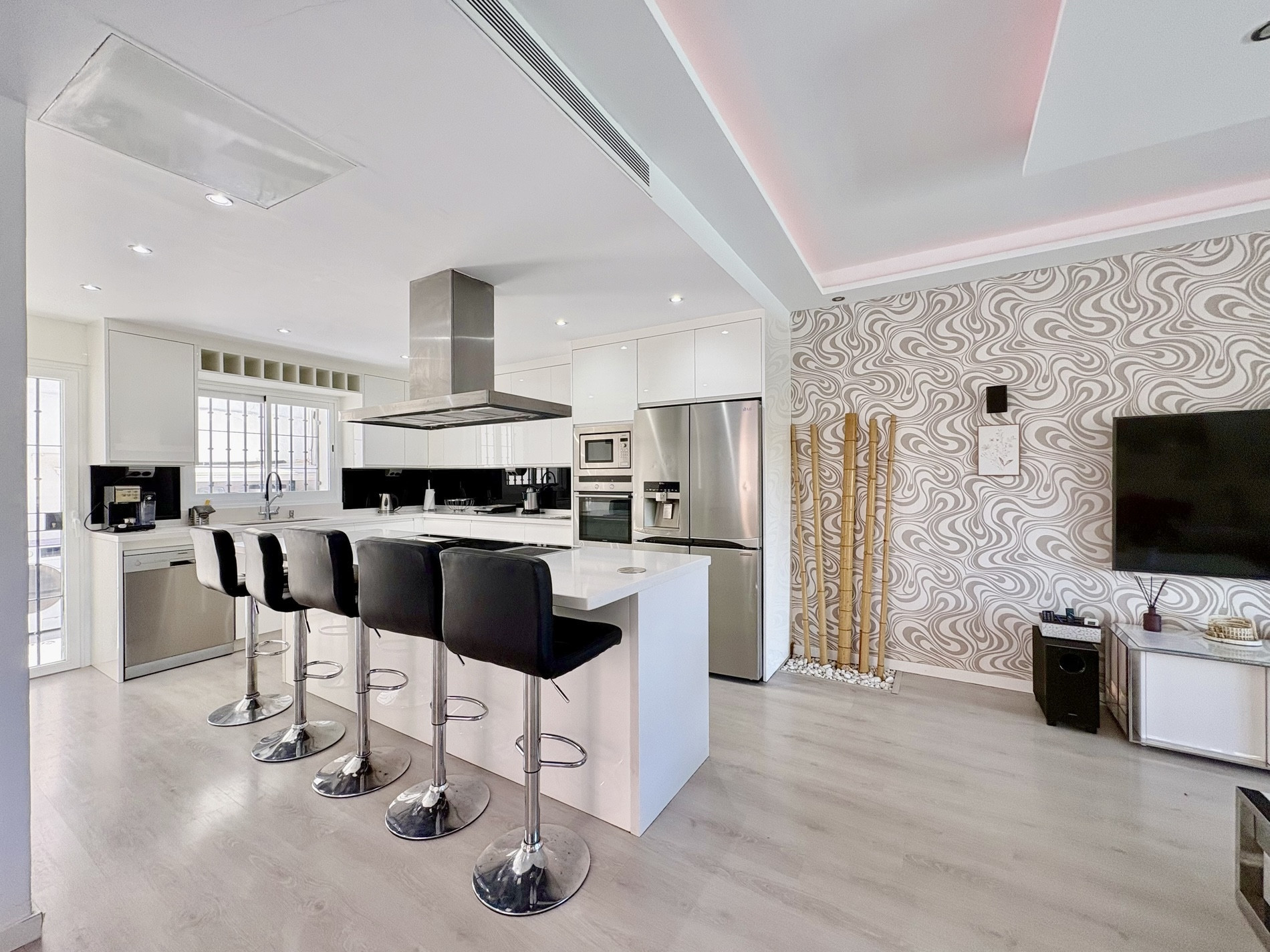 6 bedroom Semi Detached House in Marbella, Malaga, Spain – 428-05366P