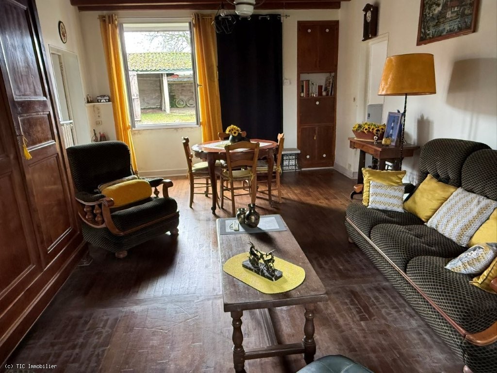 2 bedroom House in Sauze-Vaussais, Sauzé-Vaussais, France – r7447