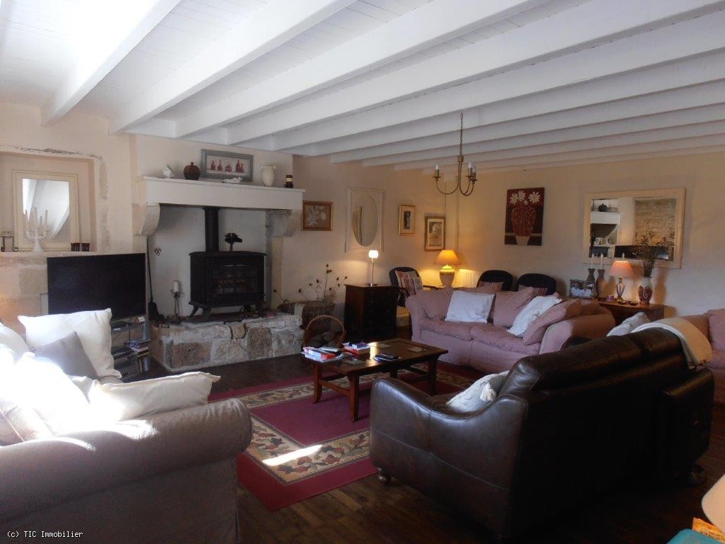 4 bedroom House in Sauze-Vaussais, Sauzé-Vaussais, France – r7237